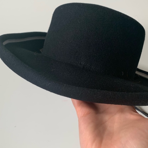 Clyde Rowan Hat in Black Wool w. Suede Drawstring - Picture 6 of 6